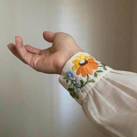 Vintage "JOY" beautifully embroidered button down - Picture 4 of 15